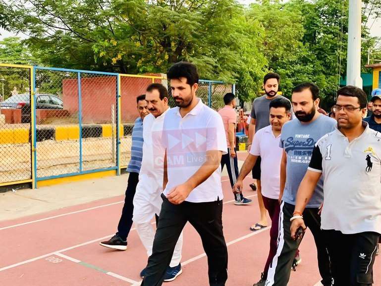 ਸਵੇਰ ਦੀ ਸੈਰ ਦੌਰਾਨ ਸੰਗਰੂਰ ਦੇ ਲੋਕਾਂ ਨਾਲ “ਅਮਰਿੰਦਰ ਸਿੰਘ ਰਾਜਾ ਵੜਿੰਗ”