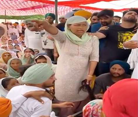 ਪਿਤਾ ਨੇ ਆਖ਼ਰੀ ਵਾਰ ਸਜਾਈ ਦਸਤਾਰ ਅਤੇ ਮਾਂ ਨੇ ਕੀਤਾ ਪੁੱਤ ਸਿੱਧੂ ਮੂਸੇਵਾਲਾ ਦਾ ਜੂੜਾ,, ਦਿਲ ਨੂੰ ਝੰਜੋੜ ਦੀਆਂ ਤਸਵੀਰਾਂ