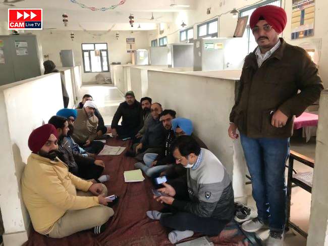 ਸੂਬੇ ‘ਚ ਪਟਵਾਰੀਆਂ ਦੀ ਹੜਤਾਲ ਦੂਜੇ ਦਿਨ ਵੀ ਜਾਰੀ, ਸਰਕਾਰੀ ਕੰਮਕਾਜ ਹੋਏ ਠੱਪ