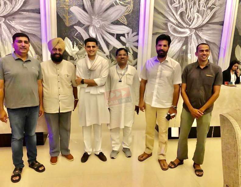 ਅੱਜ ਤੋਂ ਸ਼ੁਰੂ ਹੋ ਰਹੇ 3 ਰੋਜ਼ਾ ਚਿੰਤਨ ਸ਼ਿਵਿਰ ਦੀ ਪੂਰਵ ਸੰਧਿਆ ‘ਤੇ @incindia ਦੇ ਸੀਨੀਅਰ ਨੇਤਾਵਾਂ ਅਤੇ ਸਹਿਯੋਗੀਆਂ ਨਾਲ ਗੱਲਬਾਤ ਕਰਕੇ ਖੁਸ਼ੀ ਹੋਈ।ਅਮਰਿੰਦਰ ਰਾਜਾ ਵੜਿੰਗ
