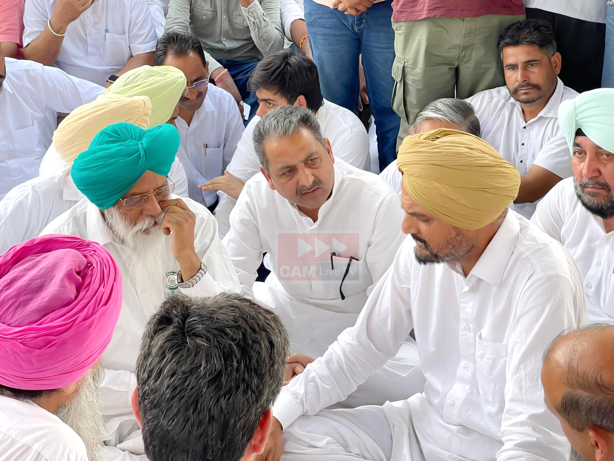 ਸਾਬਕਾ ਮੰਤੀ ਵਿਜੈ ਇੰਦਰ ਸਿੰਗਲਾ ਨੇ ਸਿੱਧੂ ਮੂਸੇਵਾਲਾ ਦੇ ਪਰਿਵਾਰ ਨਾਲ ਕੀਤਾ ਦੁੱਖ ਸਾਂਝਾ