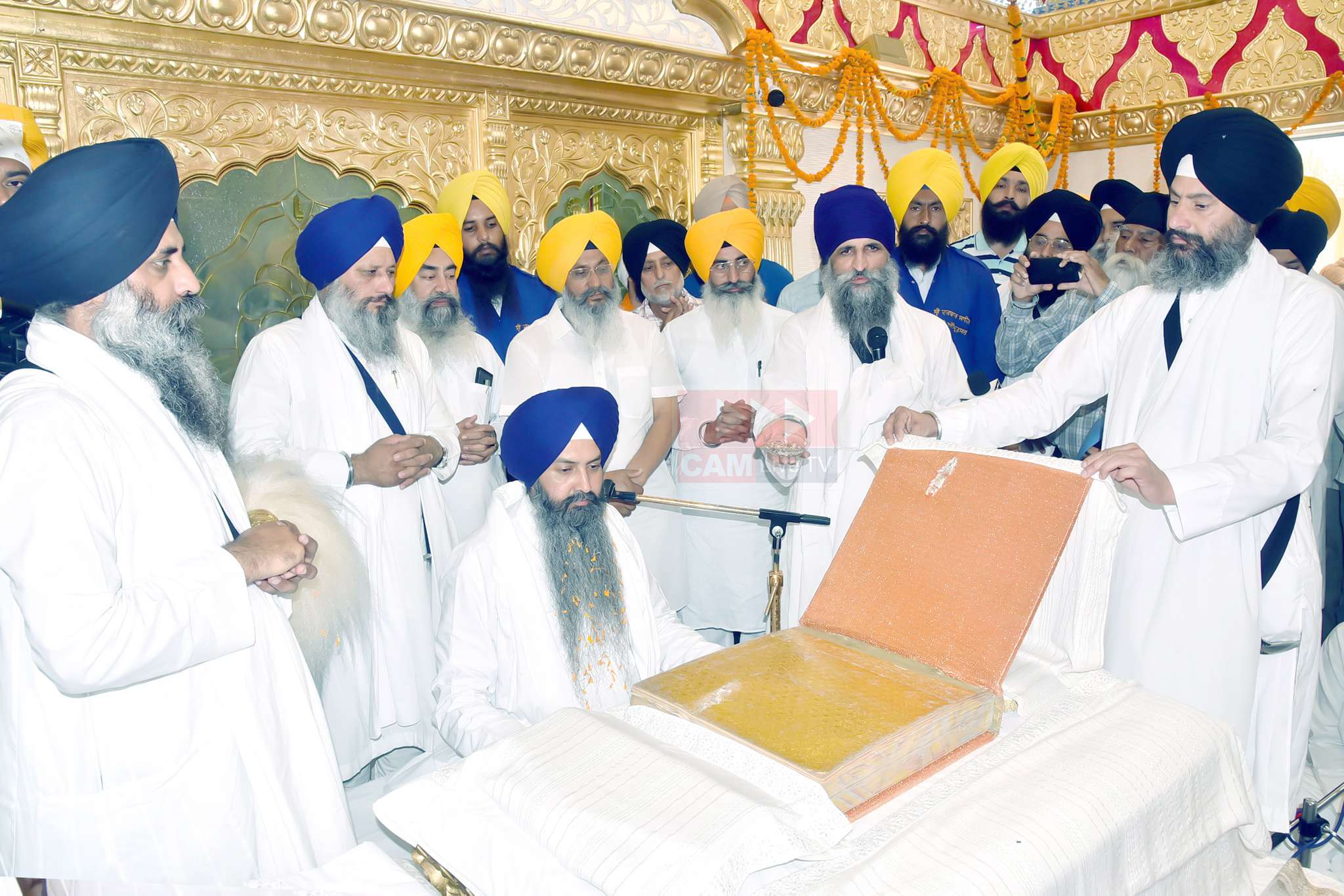 ਜੂਨ 1984 ਦੇ ਘੱਲੂਘਾਰੇ ਸਮੇਂ ਗੋਲੀ ਲੱਗਣ ਨਾਲ ਜ਼ਖ਼ਮੀ ਹੋਏ ਪਾਵਨ ਸਰੂਪ ਨੂੰ ਸੰਗਤ ਦੇ ਦਰਸ਼ਨਾਂ ਲਈ ਕੀਤਾ ਸੁਸ਼ੋਭਿਤ