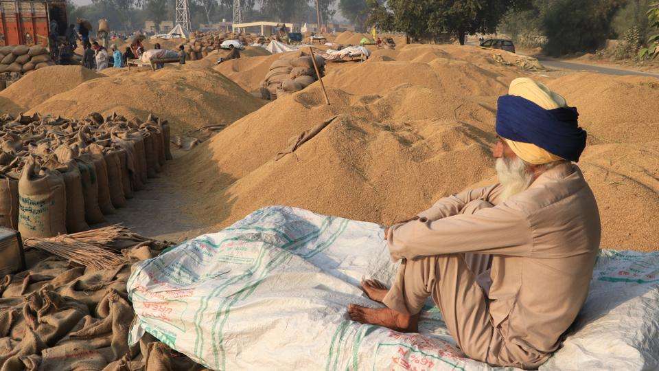 ਕਣਕ ਦੀ ਖਰੀਦ ਦੌਰਾਨ ਬਿਹਤਰ ਕਾਰਗੁਜ਼ਾਰੀ ਵਾਲੇ ਜ਼ਿਲ੍ਹਿਆਂ ਨੂੰ ਲਾਲ ਚੰਦ ਕਟਾਰੂਚਕ ਨੇ ਕੀਤਾ ਸਨਮਾਨਿਤ..